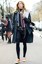 她穿平底鞋也能把别人比下去