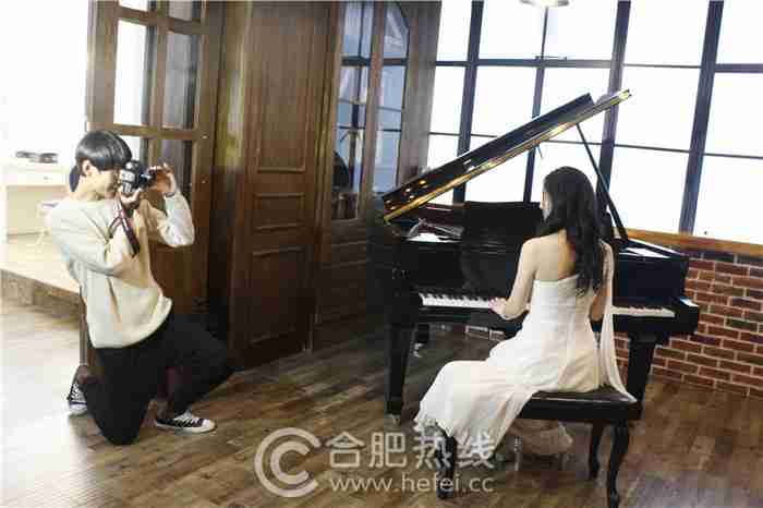 特教女老师正在拍摄
