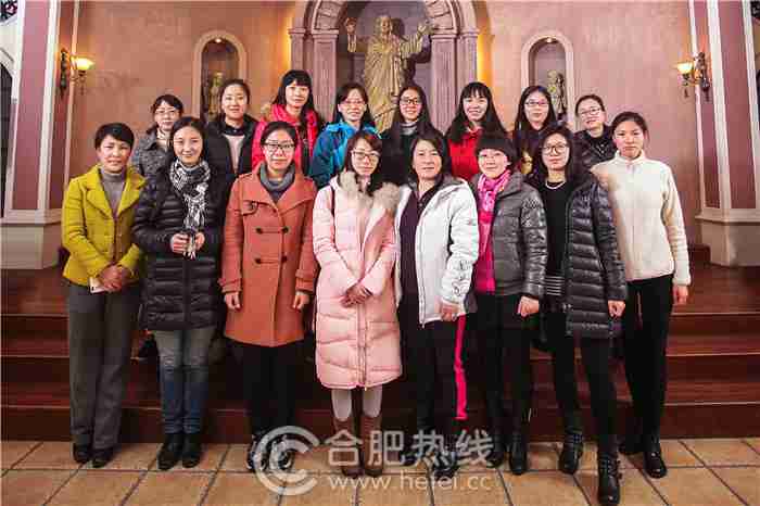 特教中专女老师在天然摄影基地［奥古斯都环球影城］合影留恋